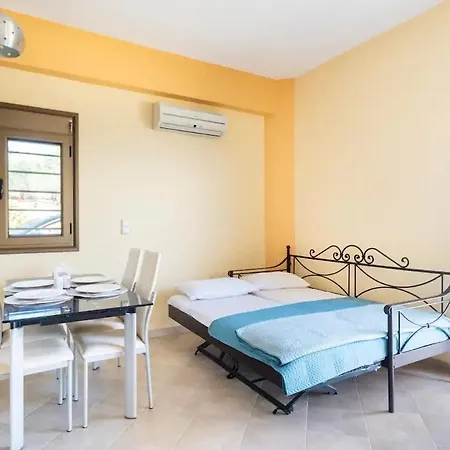 Peroulia Bay View 公寓