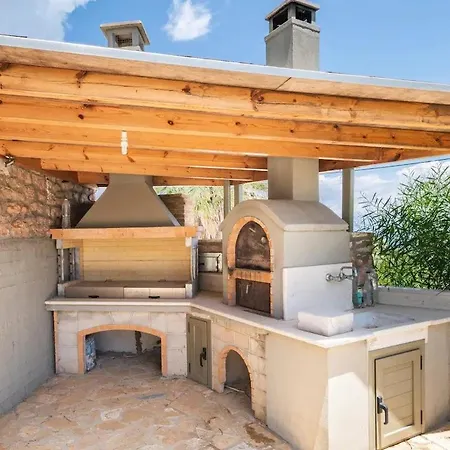 Peroulia Bay View 公寓 *